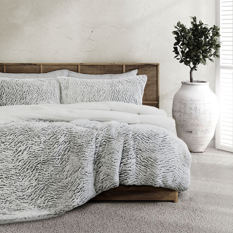 Ardor Faux Fur Silver 3 Piece Comforter Set Queen/King