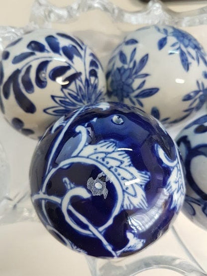 Blue & White 6 Decorator Balls